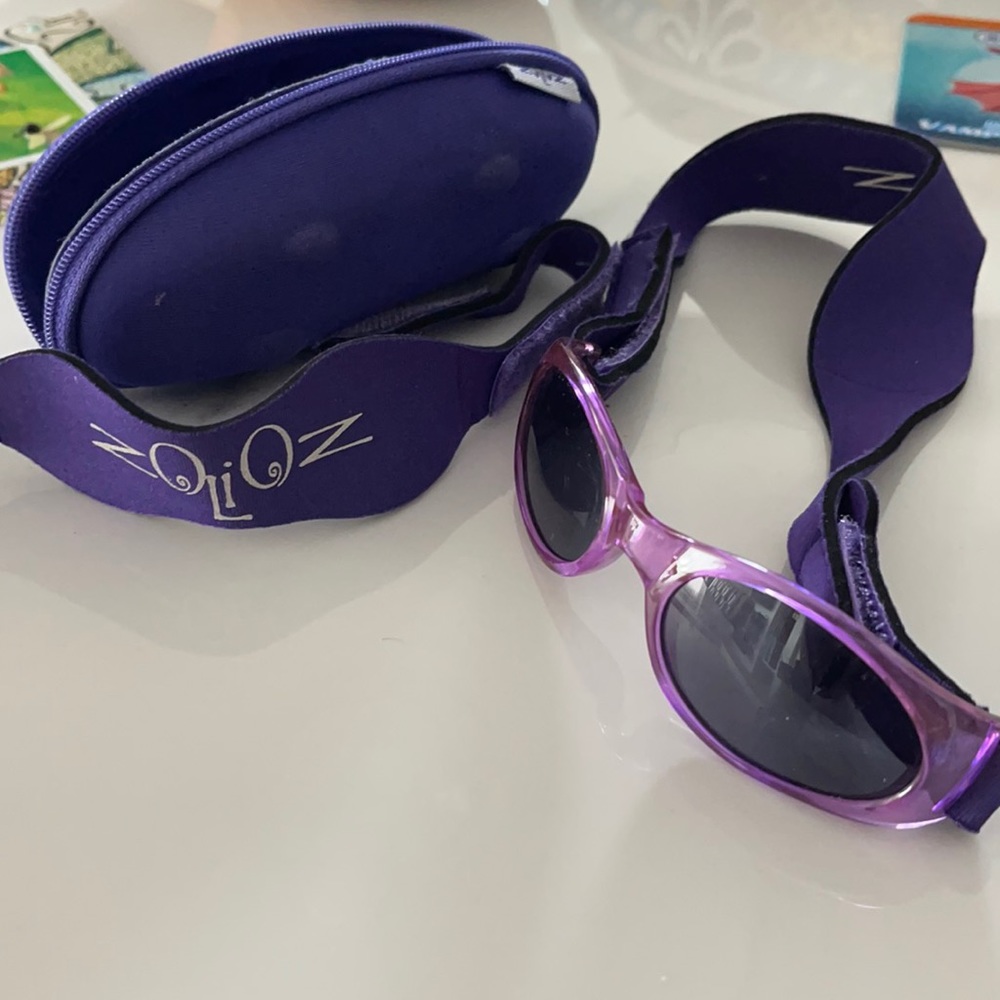 Baby sunglasses with two straps and case
